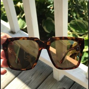 Quay Australia “On the Prowl” Sunnies